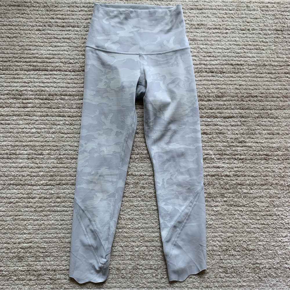 Lululemon Wunder Under High-Rise Roll Down Scallop Tight 23” Grey Camo Size 4